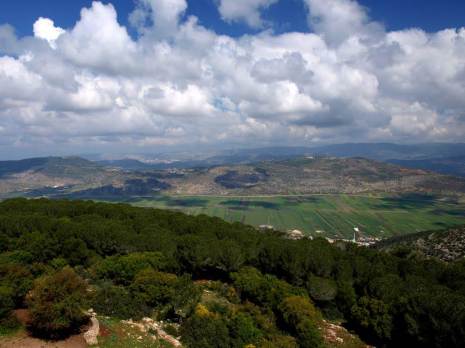 Lembah/Jezreel Valley nampak dari atas Bukit Touron
